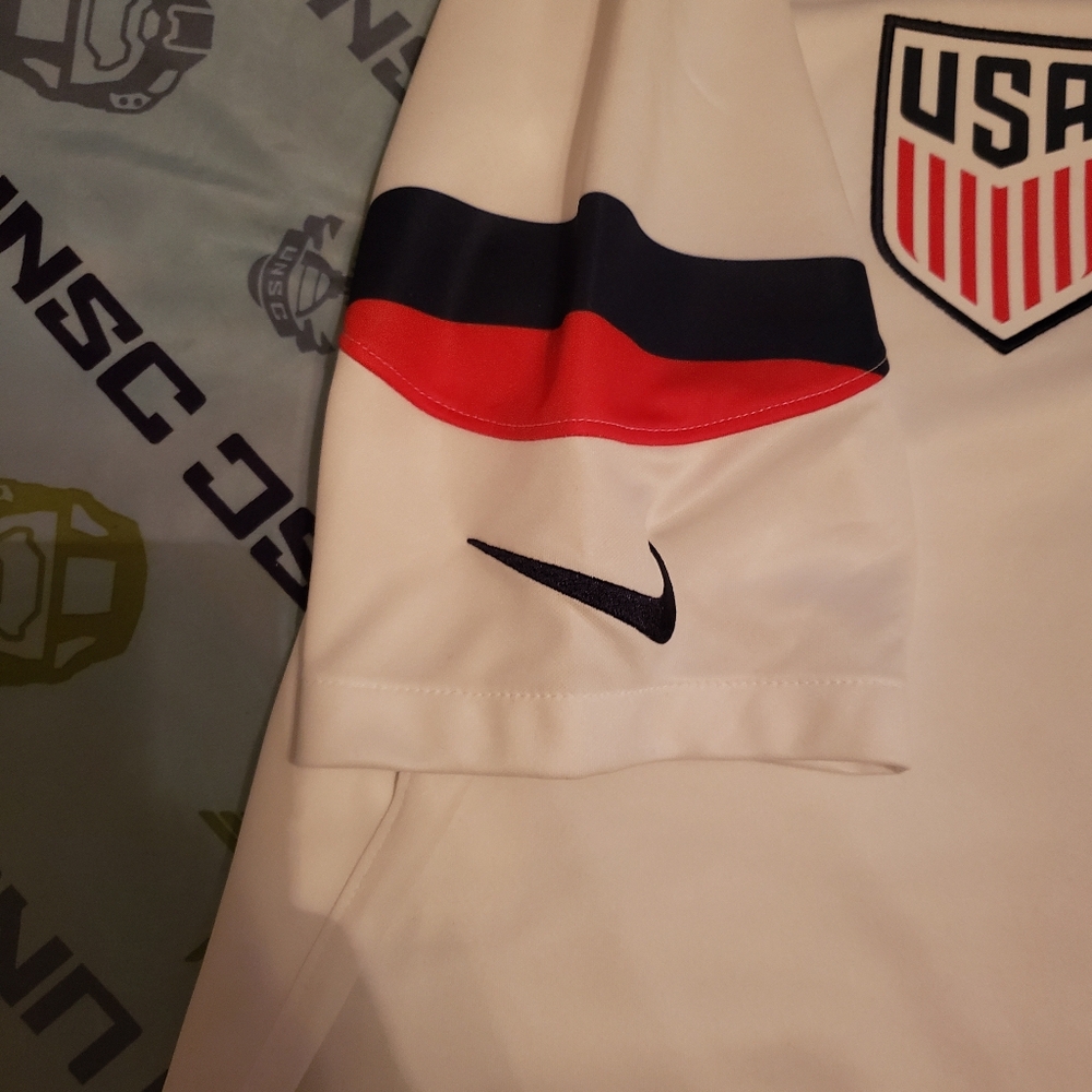 ⚽️ USA Soccer Jersey 🇺🇸 - Picture 5 of 8